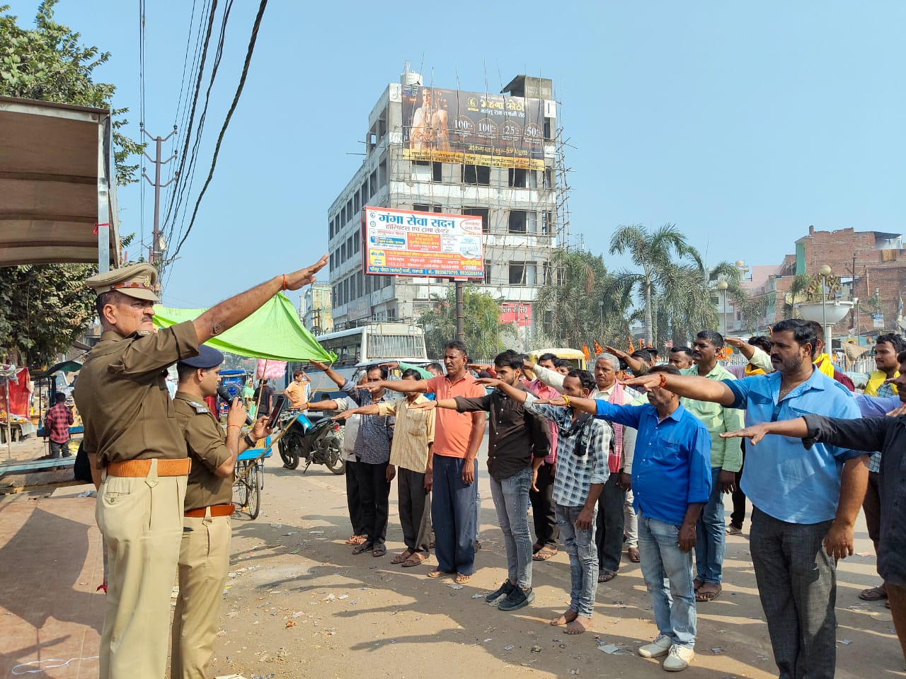 यातायात नियमों के बारे में जागरूक किया गया तथा प्रवर्तन की कार्यवाही में 1294 वाहनों का चालान