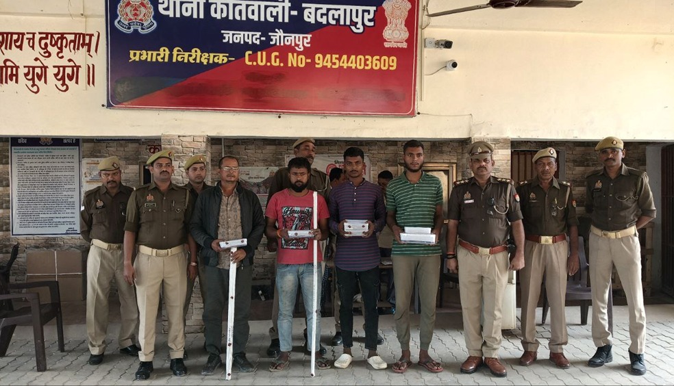 बदलापुर पुलिस ने हत्या के वांछित 4 अभियुक्तों को किया गिरफ्तार