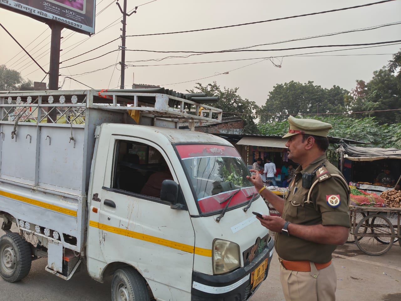 यातायात नियमों के बारे में जागरूक करते हुए तथा प्रवर्तन की कार्यवाही में 2377 वाहनों का चालान